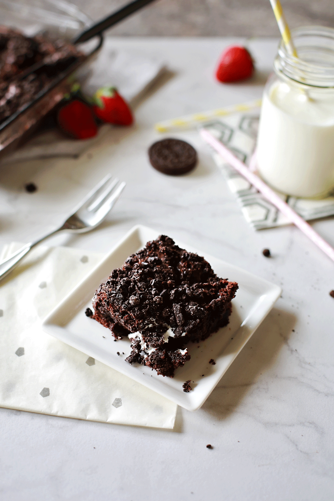 Cookie Crumble Marshmallow Cream Brownies by Flirting with Flavor. Amazing recipe for easy marshmallow brownies!