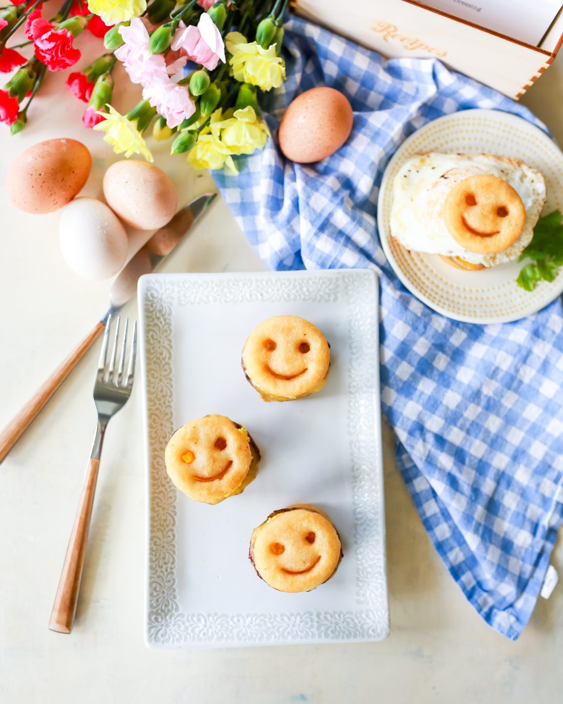 Quick, easy, & FUN family breakfast sliders! Sausage, egg, & cheese sandwiches reinvented into a simple but delicious sandwich the whole family can enjoy!