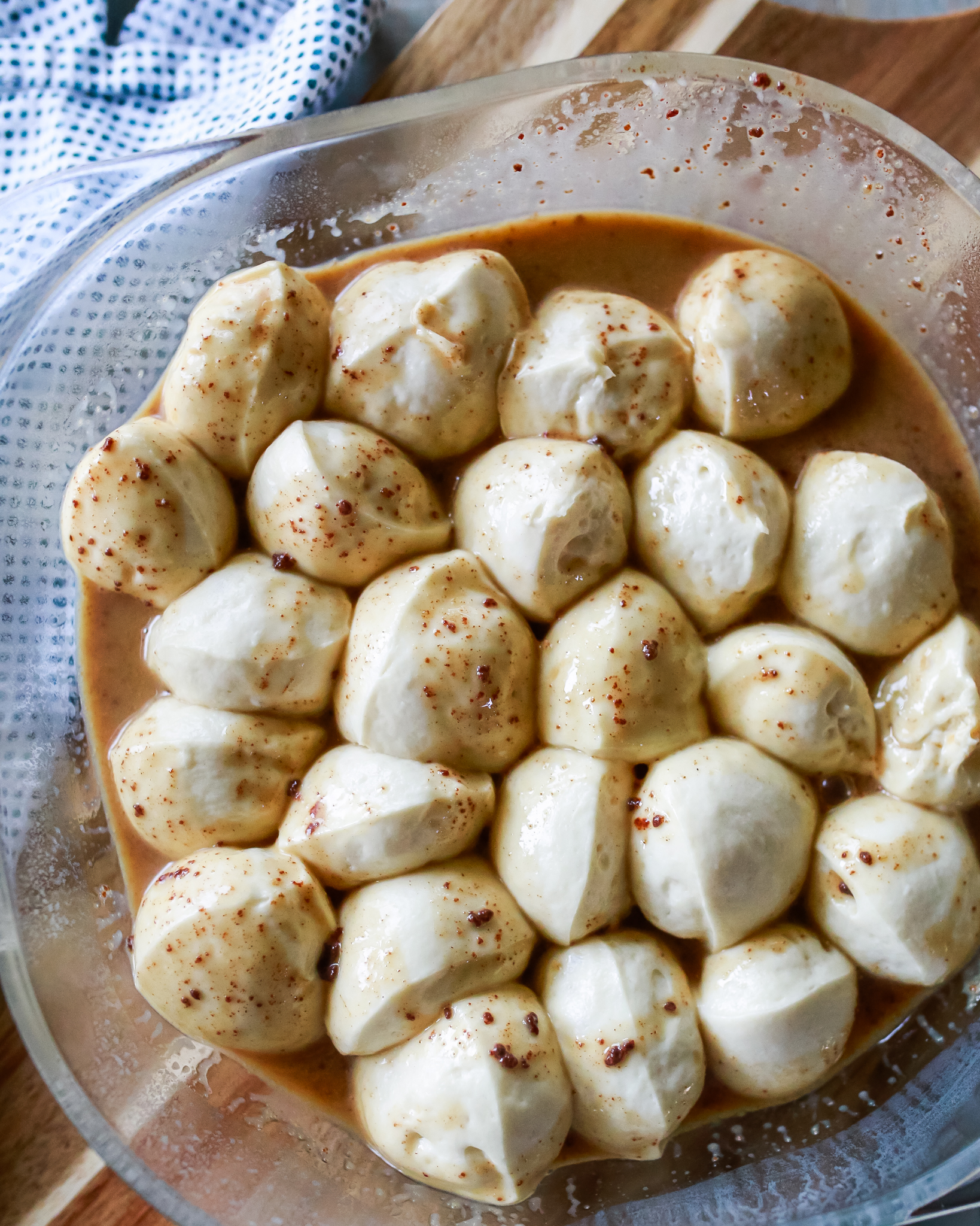 Cinnamon Cream Sauce for baking bread